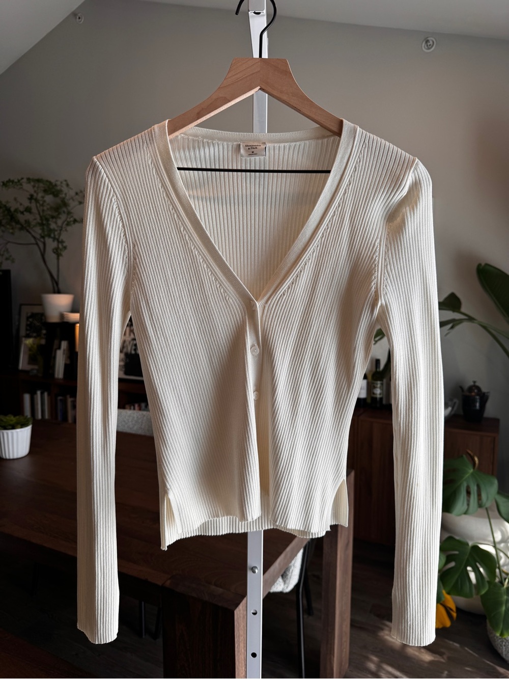 Abercrombie, White Ribbed V-Neck Button Cardigan